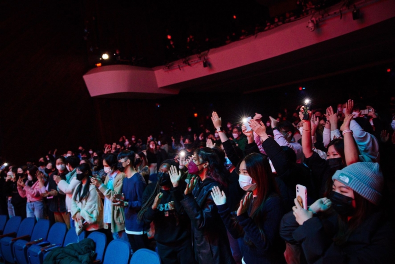 'K-POP SYMPOSIUM' 에서 열린 'ADOY'의 헤드라이너 콘서트 관객 (사진=Dave Green)