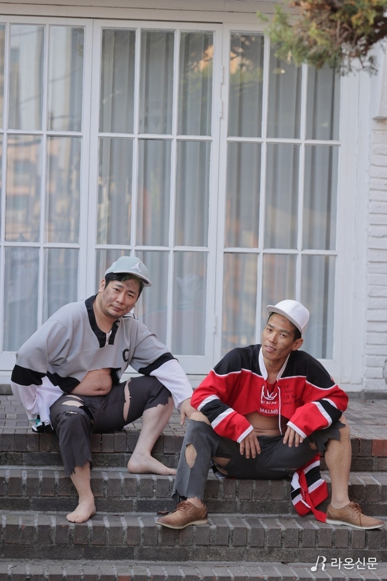 개그퍼포먼스팀 ‘품바K’ 김진(좌측), 이연홍