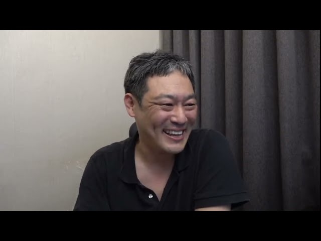지난 14일 유튜버 김용호는 '걱정해 주신 분들께'란 제목으로 웃으며 유튜브 방송을 하고 있다. (사진=김용호 유튜브 채널 '연예부장' 갈무리)