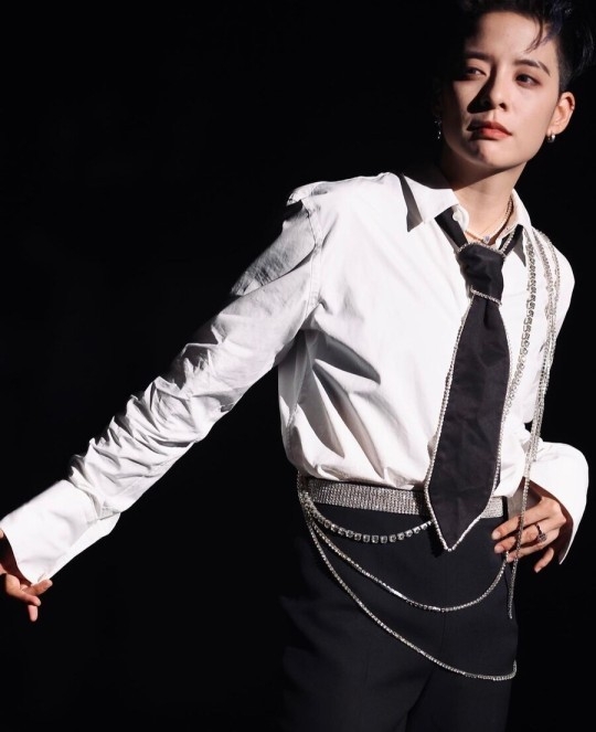 (사진=엠버 SNS)