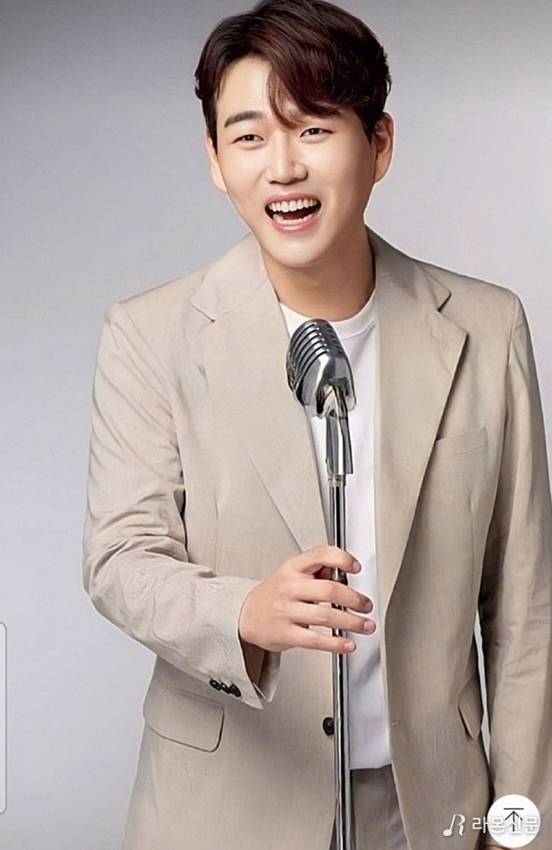 (사진=황영웅 네이버 공식 프로필)