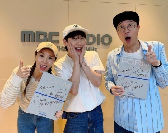 (사진=MBC 표준FM '이윤석, 신지의 싱글벙글쇼' 공식 SNS)
