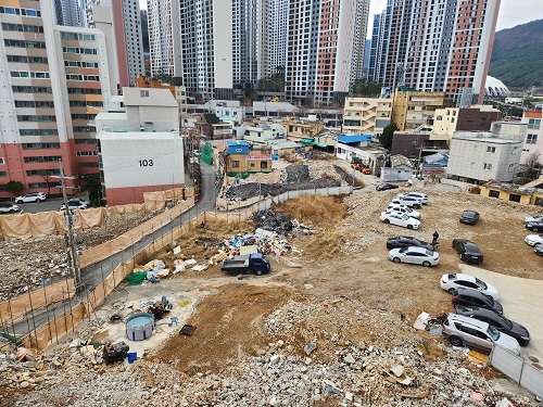 거제동 데시앙이 지어질 사업부지로 현재 철거 진행 중이다.