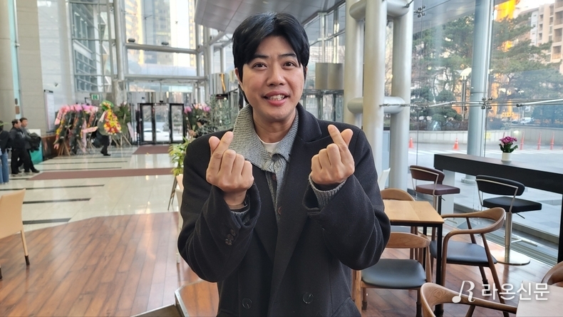 개그맨 서태훈 축하 포즈. (사진=현장 취재원)