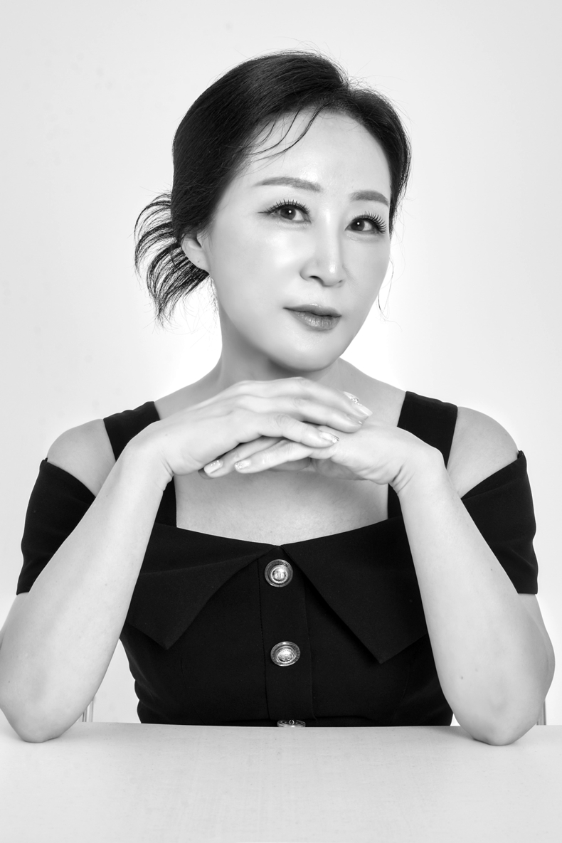 이진. (사진=라이트컬처하우스 제공)