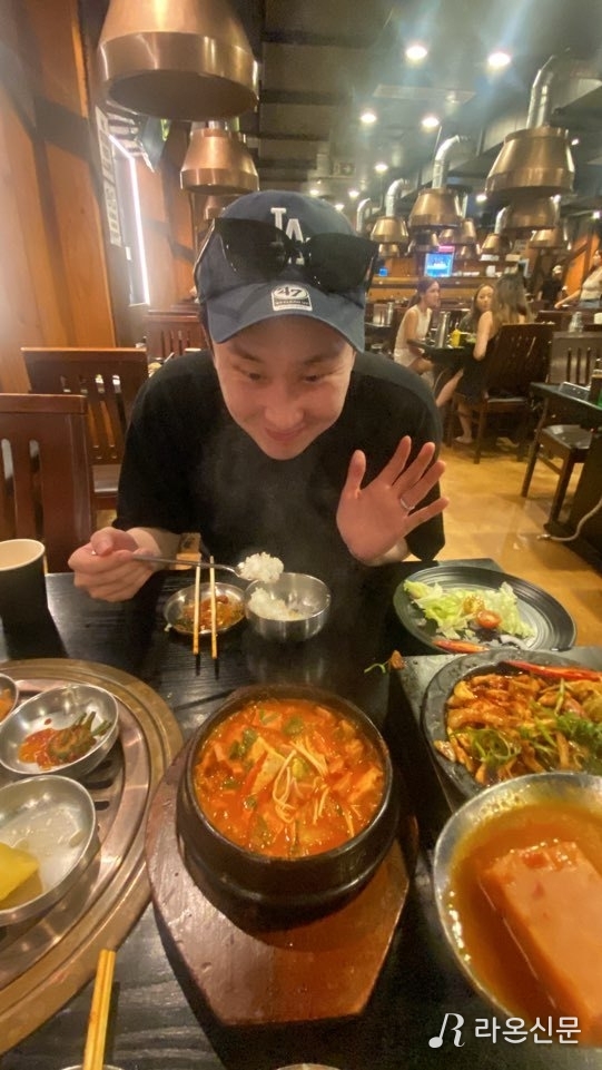 아내를 위한 한식 먹방. (사진=조래훈 SNS)