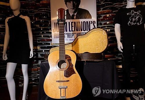 존 레넌이 앨범 '헬프!' 녹음과 동명의 영화 촬영 때 쓰던 기타(사진=연합뉴스)