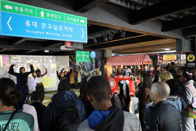 남아공 한국문화원에 재현된 '서울의 거리'(사진=연합뉴스)