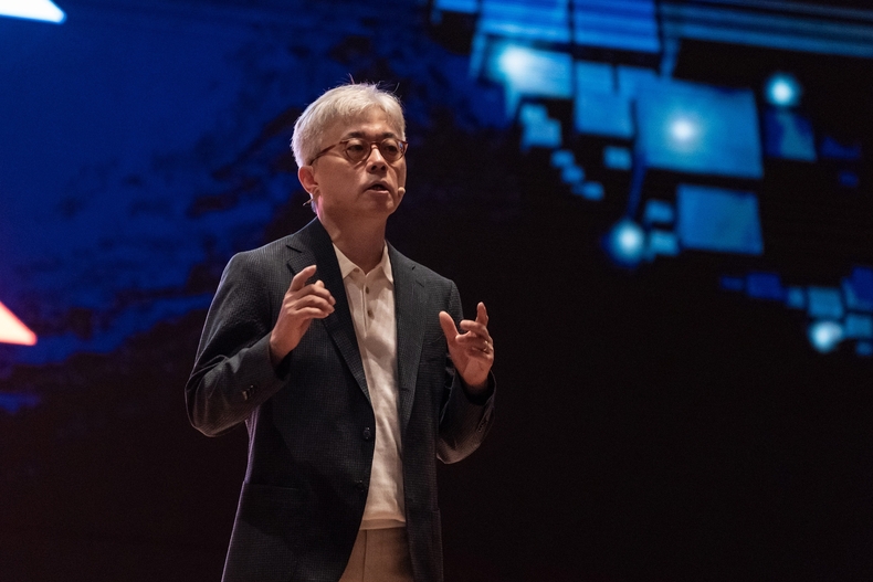 9일 삼성동 코엑스에서 열린 '삼성 파운드리 포럼 2024(Samsung Foundry Forum 2024)'에서 삼성전자 파운드리 사업부장 최시영 사장이 기조연설을 하고 있다.(사진=삼성전자)