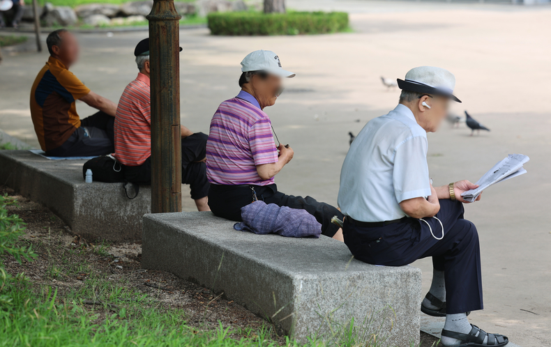 <strong>5명중 1명이 노인…65세 이상 주민등록인구 1천만명 이상(사진=연합뉴스)</strong>