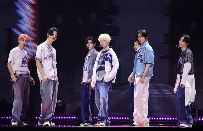 정규 2집 타이틀곡 'XO' 공연하는 엔하이픈/사진=연합뉴스