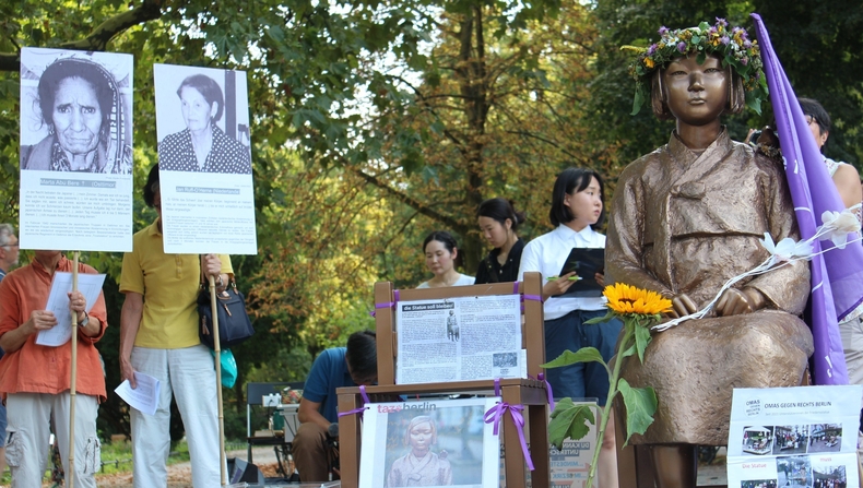 <strong>베를린 소녀상 철거 반대(사진=연합뉴스)</strong>
