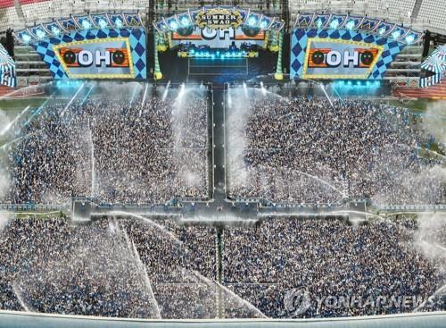 <strong>지난해 7월 잠실종합운동장 주경기장에서 열린 싸이의 흠뻑쇼</strong>