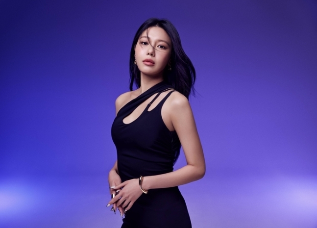 솔로 데뷔하는 수영/사진=에이벡스