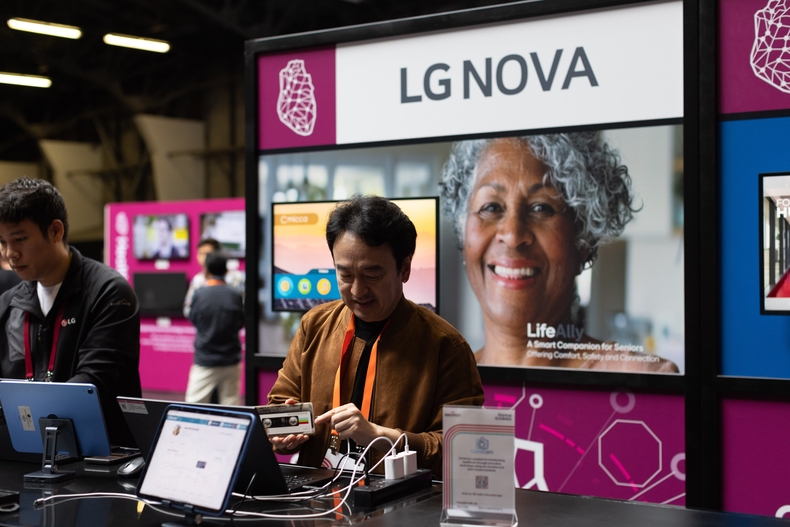 지난 25~26일(현지시간) 미국 샌프란시스코에서 열린 LG NOVA '이노베이션 페스티벌'에 참가한 글로벌 스타트업 관계자들(사진=LG전자)