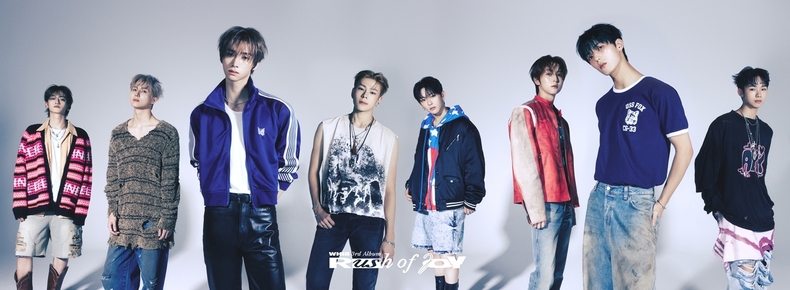 <strong>싱글 '러시 오브 조이' 발표하는 휘브/사진=씨제스 스튜디오</strong>