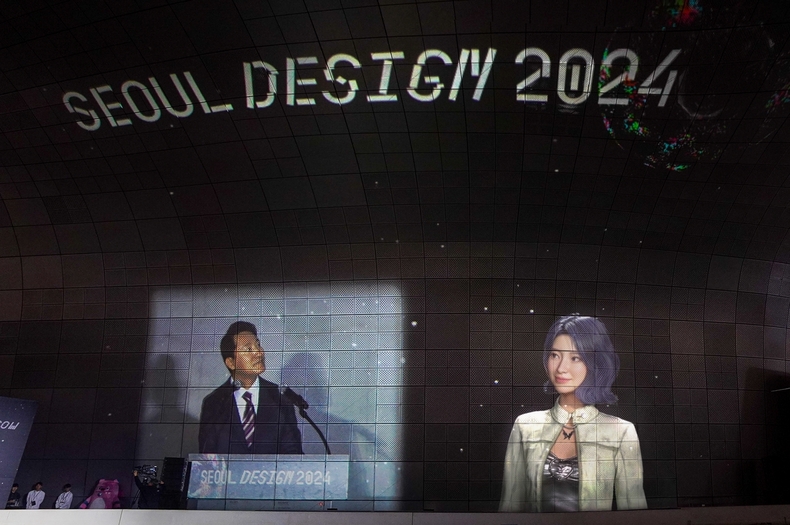 나이비스 '서울디자인 2024' 개막식서 오세훈 서울시장과 대화 모습/사진=SM엔터테인먼트