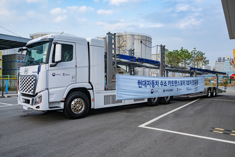 현대자동차 '엑시언트 수소전기트럭 카트랜스포터'(사진=현대차)