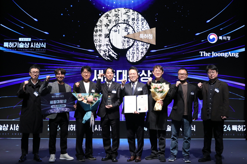 LG전자가 6일 열린 2024 특허기술상에서 차량용 증강현실 선행기술 특허로 세종대왕상을 수상했다.(사진=LG전자)