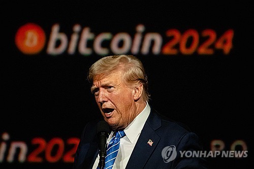 비트코인 콘퍼런스에서 연설하는 트럼프 미국 대통령 당선인