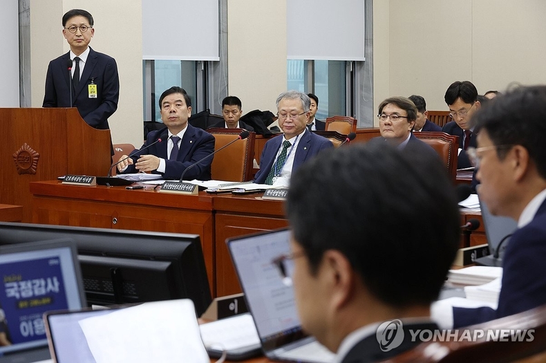 질의에 답하는 윤태양 삼성전자 부사장