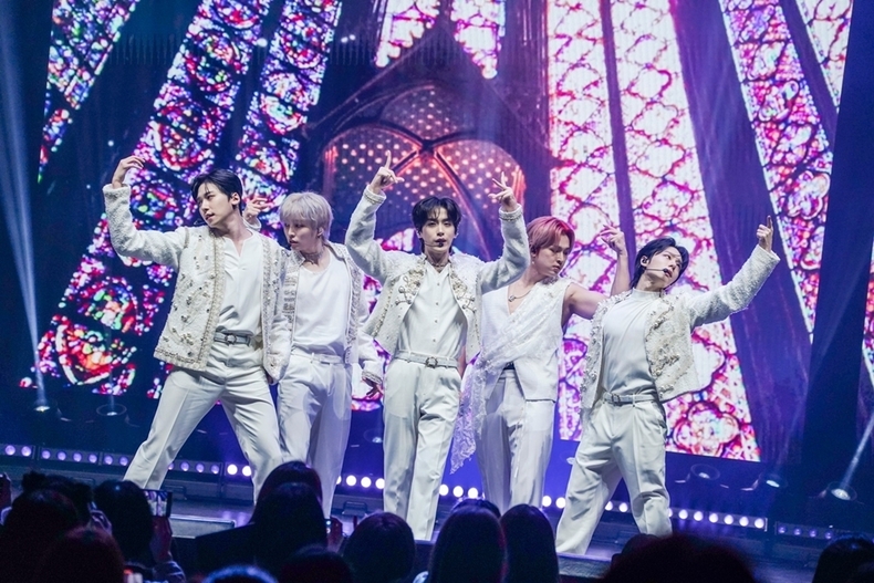 원어스 두 번째 월드투어 'La Dolce Vita' 일본 앙코르 콘서트 갈무리/사진=알비더블유