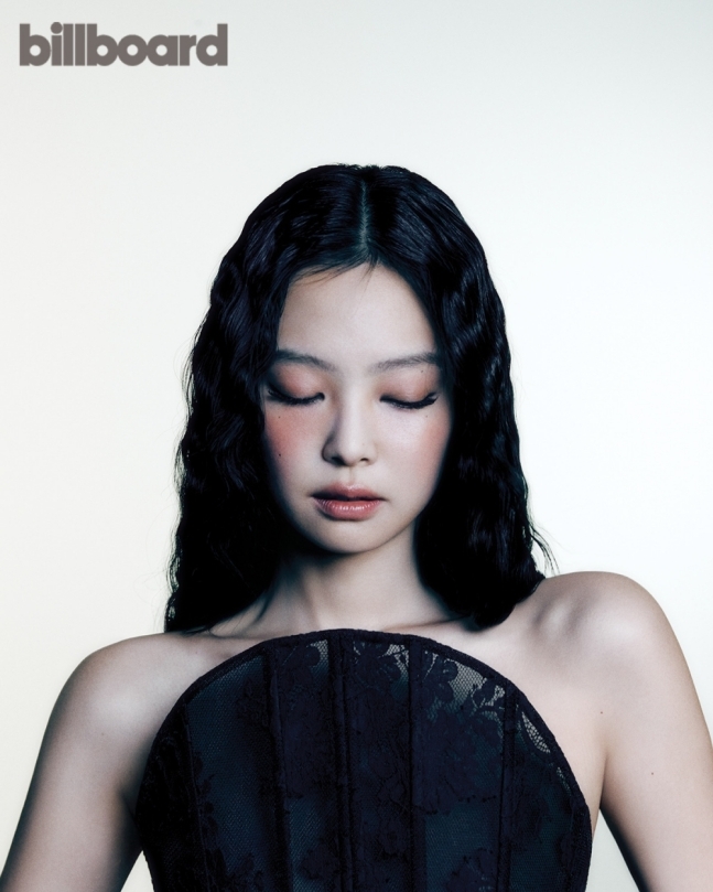제니(JENNIE) 미국 빌보드 매거진 표지 장식/사진=빌보드