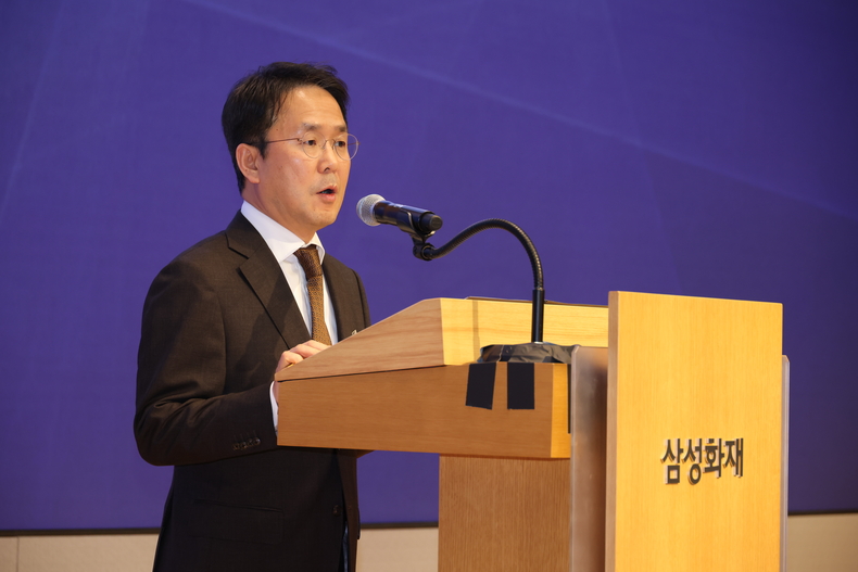 이문화 삼성화재 사장이 '73주년 창립기념식'에서 기업 아이덴티티에 대해 설명하고 있다.(사진=삼성화재)