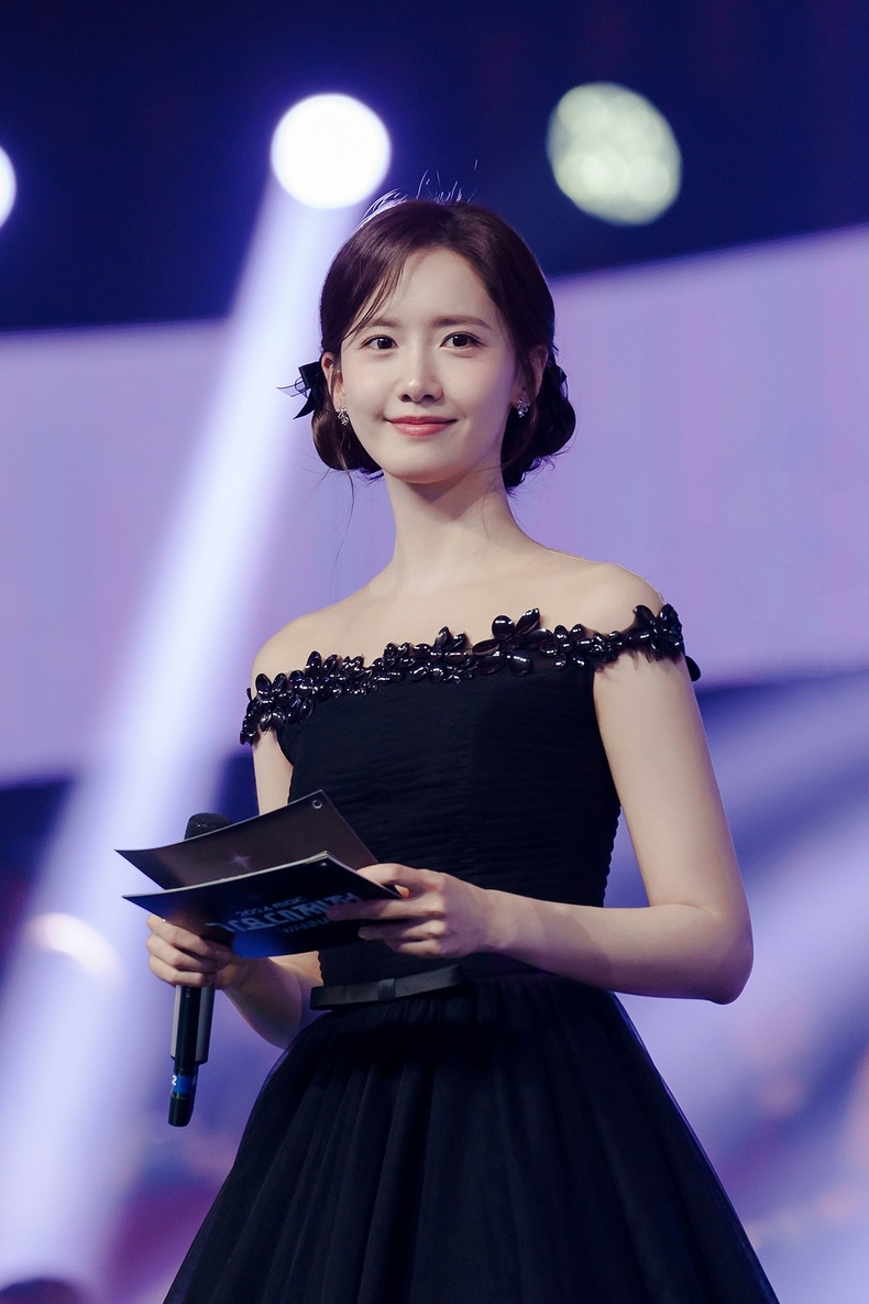 임윤아 '2024 MBC 가요대제전' 진행 모습/사진=SM엔터테인먼트