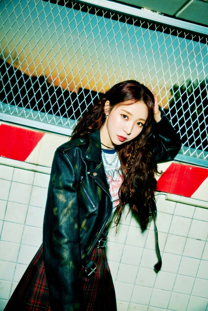 문별 日 데뷔 싱글 'Aurora' 콘셉트 포토/사진=알비더블유