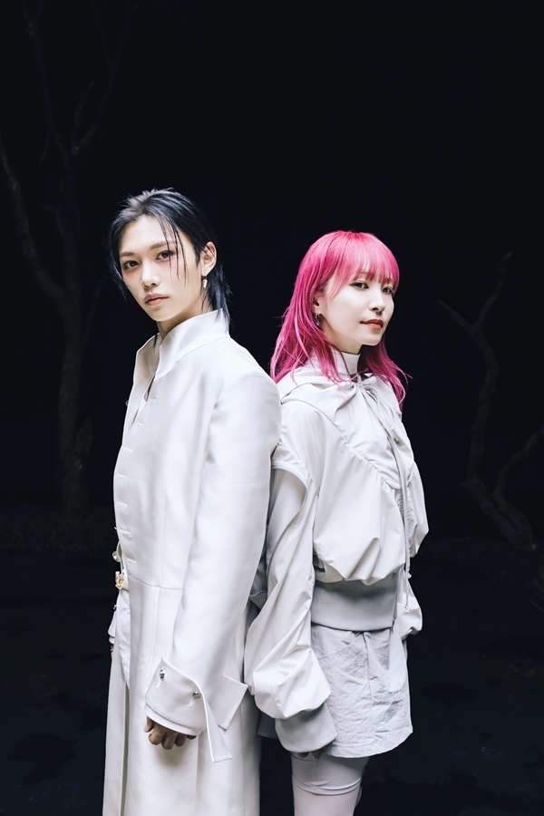 스트레이 키즈 필릭스와 일본 가수 리사/사진=Viola Kam (V‘z Twinkle)