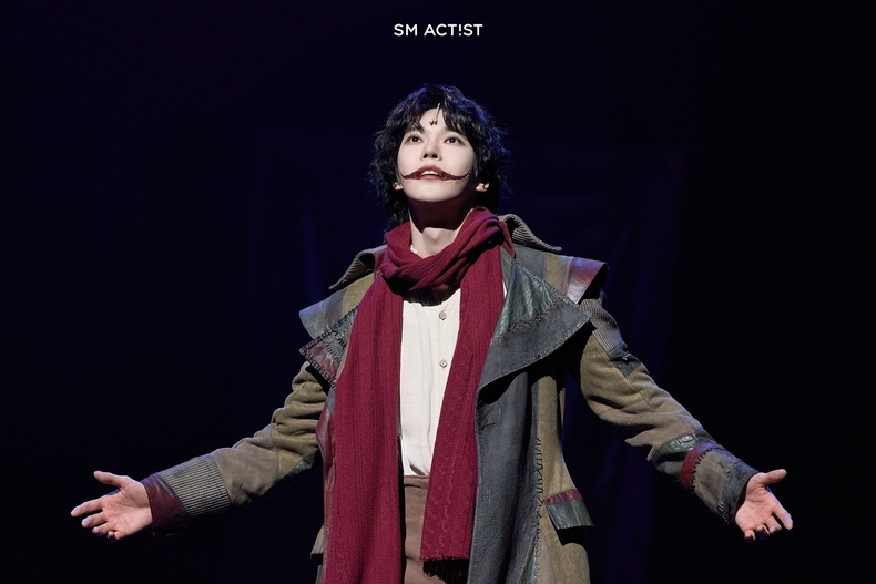 도영, 뮤지컬 '웃는 남자' 연기 모습/사진=SM엔터테인먼트