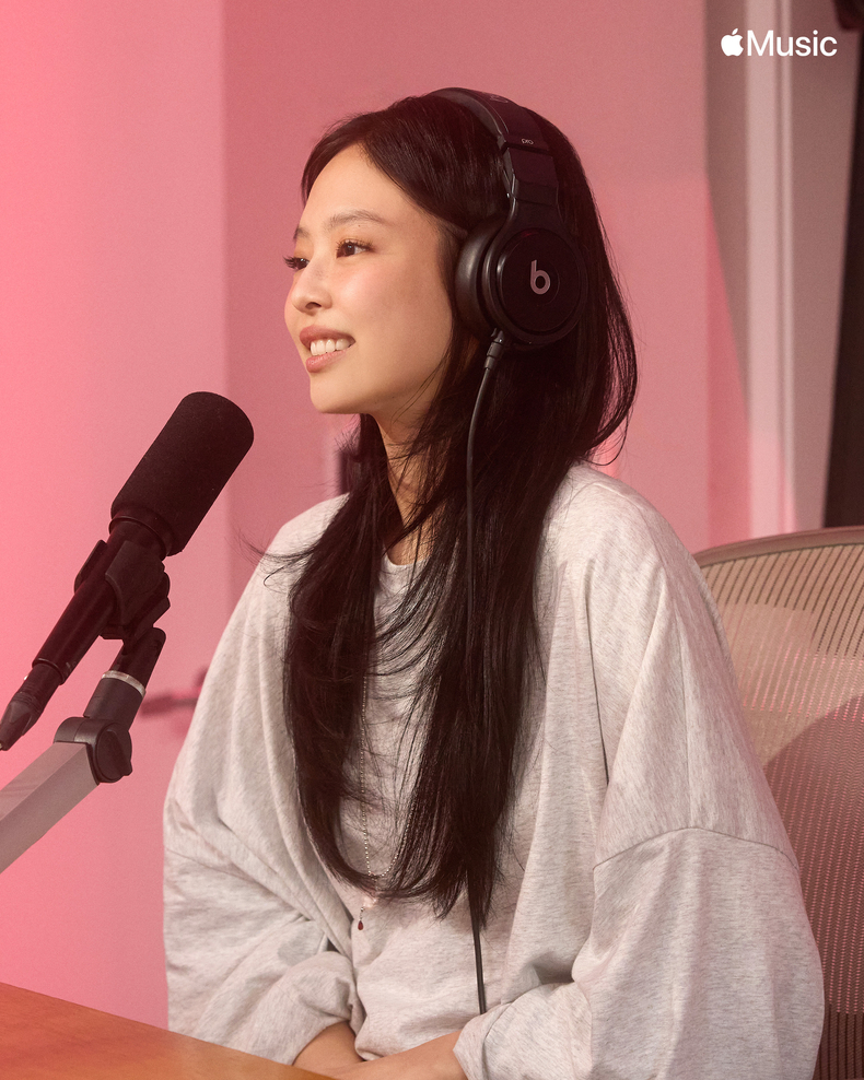제니, 애플뮤직 인기 인터뷰 프로그램인 ‘The Zane Lowe Show’ 출연/애플뮤직