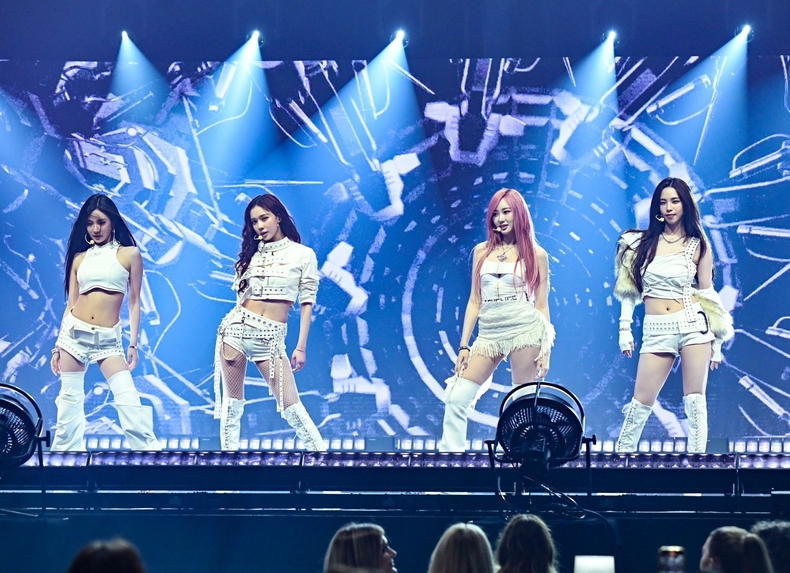 에스파 '빌보드 위민 인 뮤직 2025' 무대 모습/사진=Billboard
