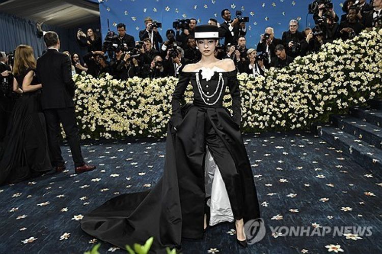 5일 뉴욕 메트 갈라에 등장한 제니