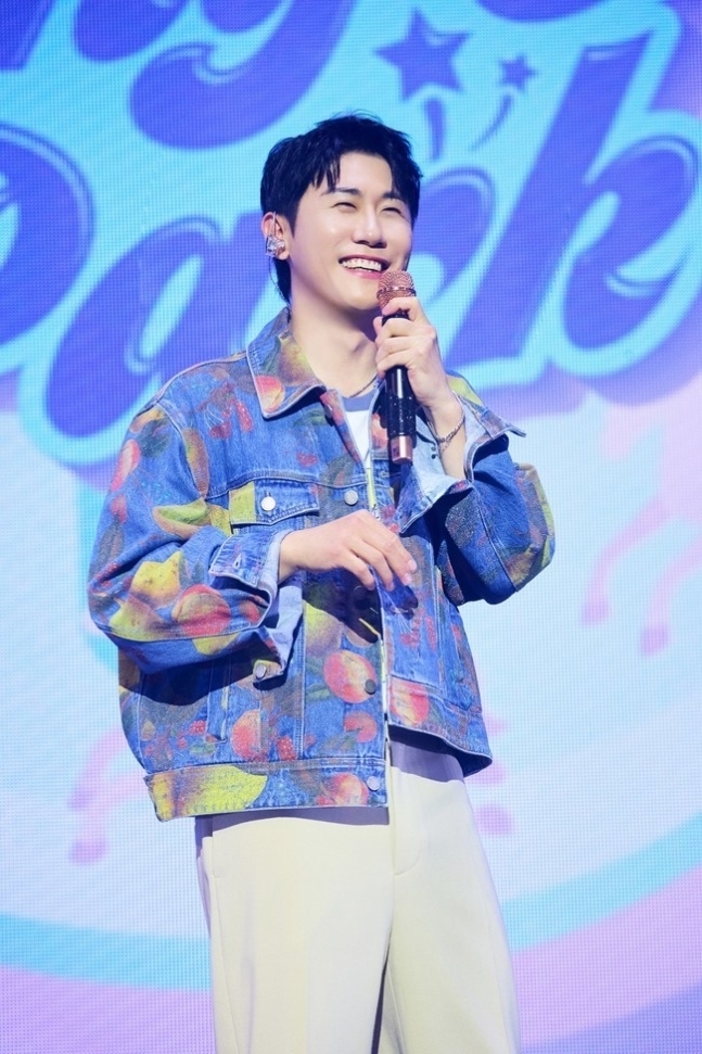 영탁, 데뷔 20년 만에 첫 팬콘서트 개최/사진=어비스컴퍼니