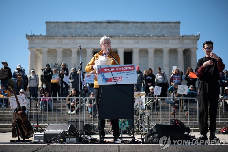지난 3월 트럼프 행정부의 예산 삭감에 반대하는 미 과학단체 집회