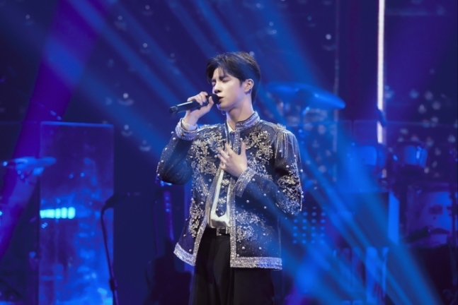정동원 전국투어 콘서트 무대 모습/사진=쇼플레이