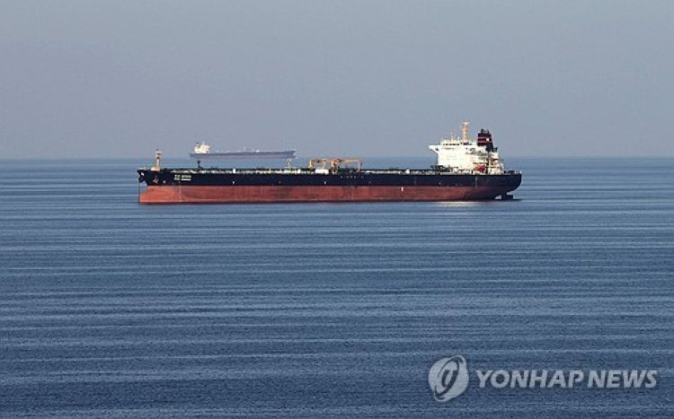 호르무즈 해협을 지나는 유조선