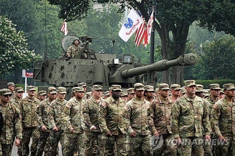 <strong>트럼프 대통령 생일에 진행된 미 육군 창설 250주년 열병식</strong>