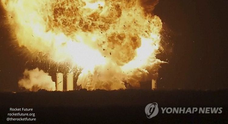 지난 18일 미국 텍사스 발사대 지상에서 엔진 점화 시험 중 폭발한 스타십