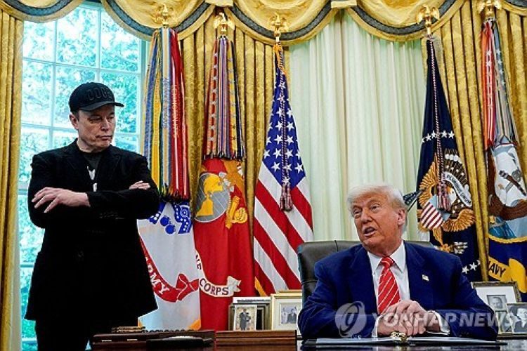 지난 5월 30일 백악관에서 기자회견하는 일론 머스크와 도널드 트럼프 미 대통령