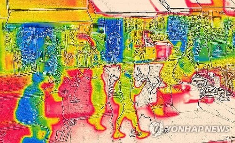 열화상 카메라로 촬영한 명동 거리 