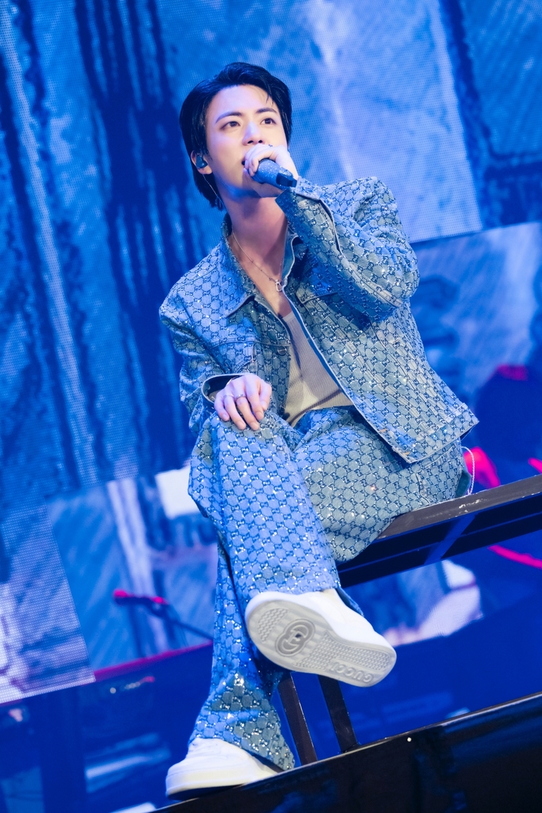 방탄소년단 진 오사카 팬콘서트 투어 무대 모습/사진=빅히트 뮤직