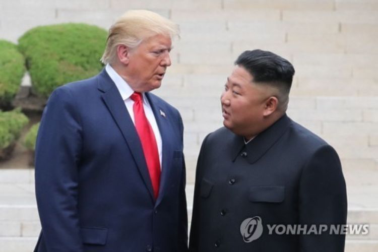 판문점에서 만난 트럼프 대통령과 김정은 국무위원장