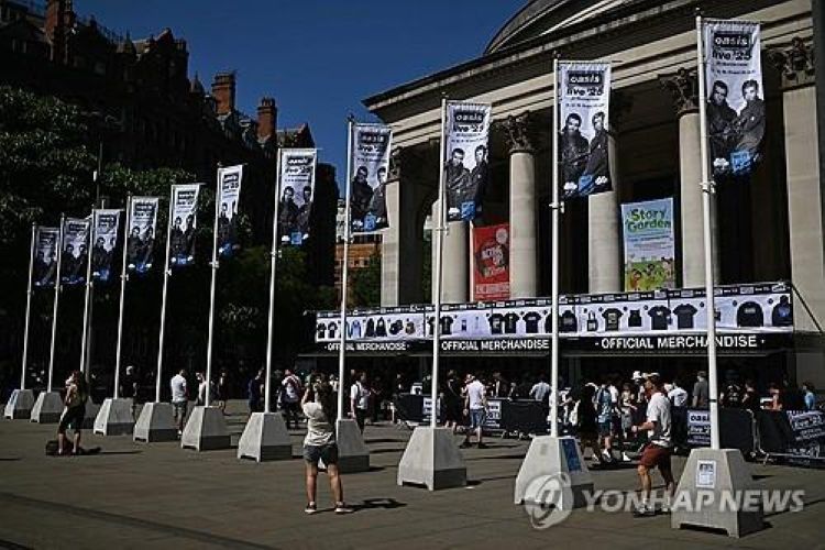 지난달 11일 오아시스 맨체스터 공연 현장