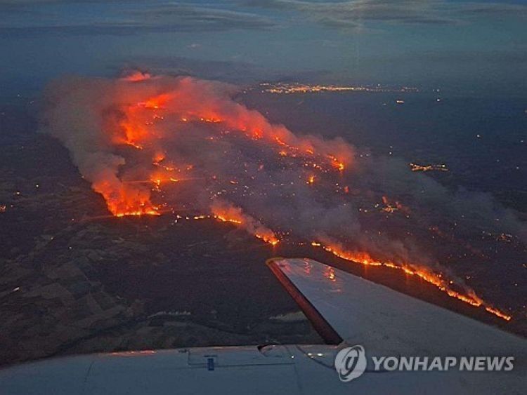 불길에 휩싸인 프랑스 오드 지방