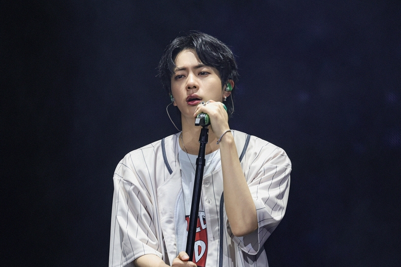 방탄소년단 진 런던 공연 모습/사진=빅히트 뮤직