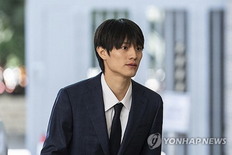 홍콩법원 출두한 일본 보이그룹 원앤온리의 전 멤버 카미무라 켄신