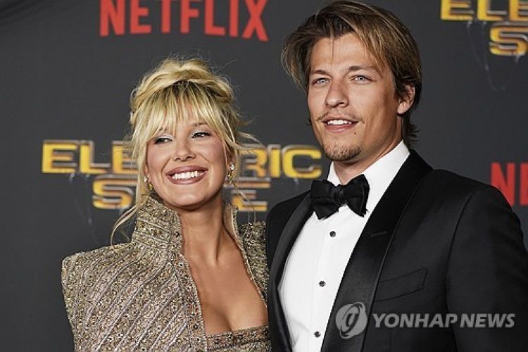 지난 2월 LA 시사회 참석한 밀리 보비 브라운과 제이크 본지오비 부부